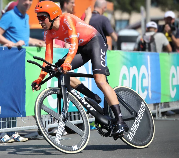 Verona, VR, İtalya - 2 Haziran 2019: İtalya Bisikletçi VICTOR DE LA PARTE İtalya Bisiklet Turu 'nda Giro d' Italia olarak da bilinir.