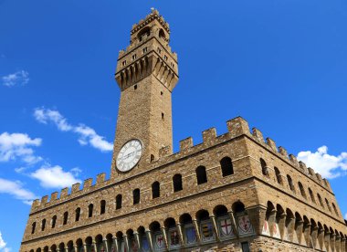 İtalya 'nın Güney Avrupa kentinde İtalyan Langauge Florence şehrinde PALAZZO VECCHIO adlı eski sarayın kulesi.