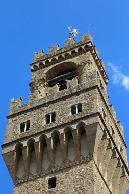İtalya 'da Floransa' da Torre di Arnolfo di Cambio adı verilen Vecchio Sarayı 'nın ayrıntıları şehrin simgesinin altında görüldü.