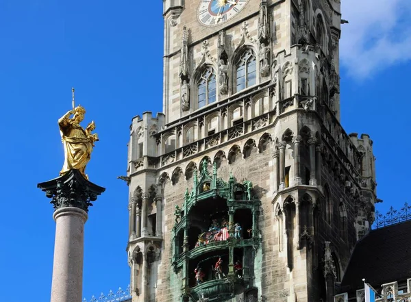 Золота Статуя Святої Марії Маріенплац Мюнхені Німеччина Стара Вежа Рафауса — стокове фото