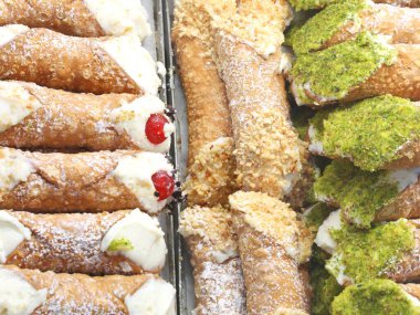 tatlı pasta Sicilyalı bir pastane, İtalyanca dil Cannoli Siciliani denilen