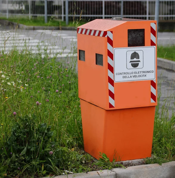 Oranje Veiligheidscamera Met Tekst Dat Betekent Elektronische Snelheidsregeling Italiaanse Taal — Stockfoto