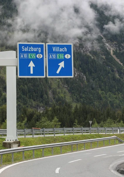 Road Sign Border Italy Austria Name City Salzburg Villach — стоковое фото