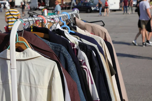 Many Used Clothes Sale Clothing Stall Outdoor Flea Market — Stock fotografie