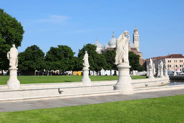 Large Public Park Padua Called Prato Della Valle Statues Green — Stockfoto