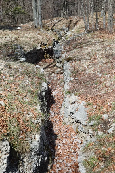 Larga Trinchera Guerra Excavada Roca Por Los Soldados Para Defenderse — Foto de Stock