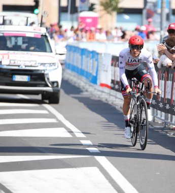 Verona, VR, İtalya - 2 Haziran 2019: Tur 'da BAE Timi' nden bisikletçi JAN POLANC, ayrıca Giro di ITALIA olarak da bilinir.