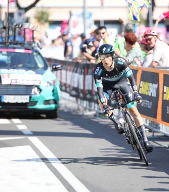 Verona, VR, İtalya - 2 Haziran 2019: BORA HANSGROHETeam at Tour 'dan bisikletçi RAFAL MAJKA, ayrıca Giro di ITALIA olarak da bilinir.
