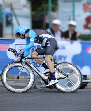 Verona, VR, İtalya - 2 Haziran 2019: TANEL KANGERT Tour of Italy Tour 'da TANO d Italia olarak da bilinir birçok profesyonel bisikletçinin katıldığı bisiklet yarışı.