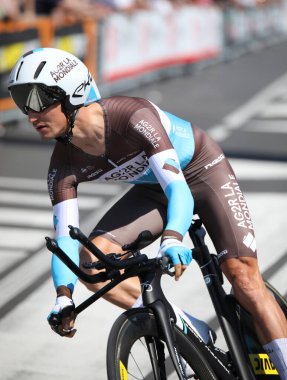 Verona, VR, İtalya - 2 Haziran 2019: AG2R Tur takımından bisikletçi VUILLERMOZ ALEXIS, ayrıca Giro d 'Italia olarak da bilinir.