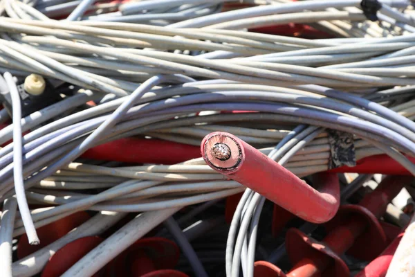 Grande Cabo Elétrico Vermelho Para Tensões Muito Altas Recipiente Cabos — Fotografia de Stock