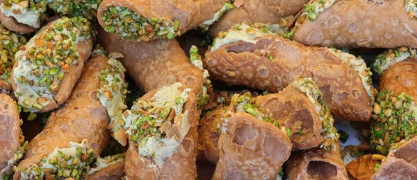 Many Cannoli Filled Almond Paste Ricotta Toasted Pistachio Grains Sale — 图库照片