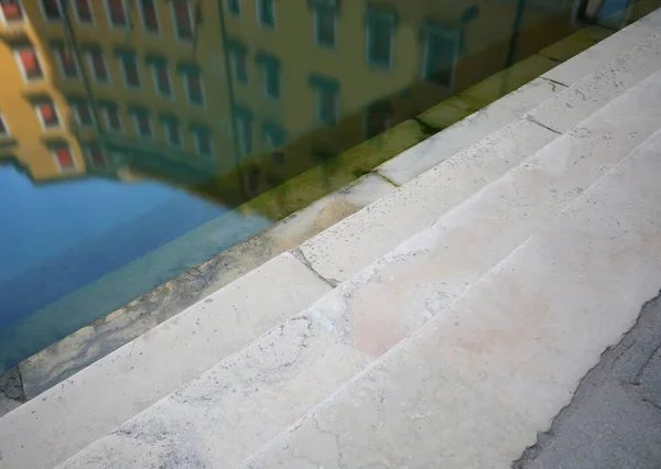 Reflection House Water Sea Venice Stone Steps Low Tide Italy — Stock Photo, Image