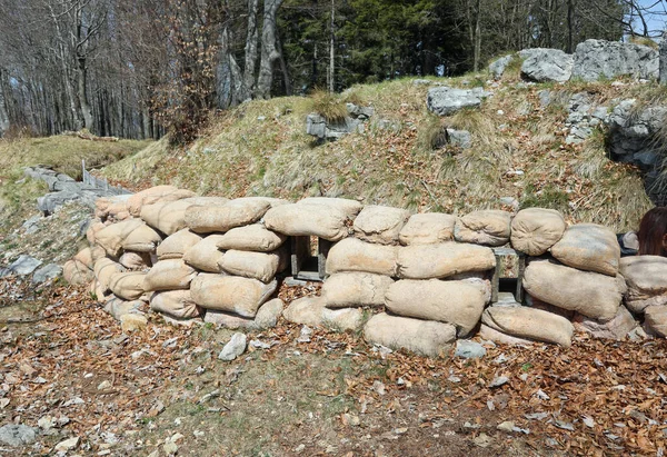 Muchos Sacos Arena Trinchera Excavados Roca Para Protección Los Soldados —  Fotos de Stock