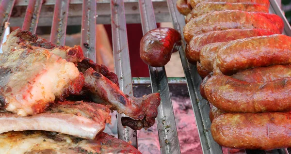 Overvloedig Gemengd Vlees Gekookt Metalen Grill Verwarmd Door Kolen Vele — Stockfoto