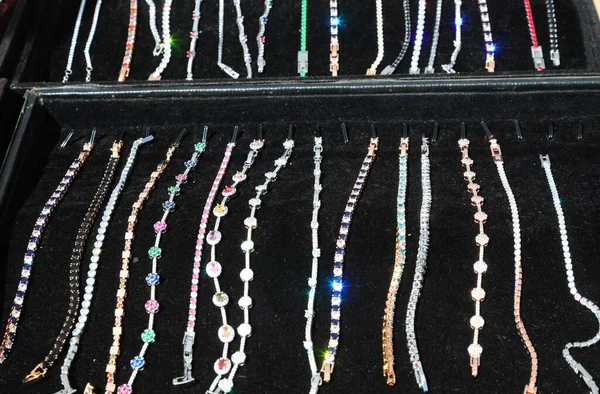 Lujosas Pulseras Collares Piedras Preciosas Plata Oro Blanco Venta Por — Foto de Stock