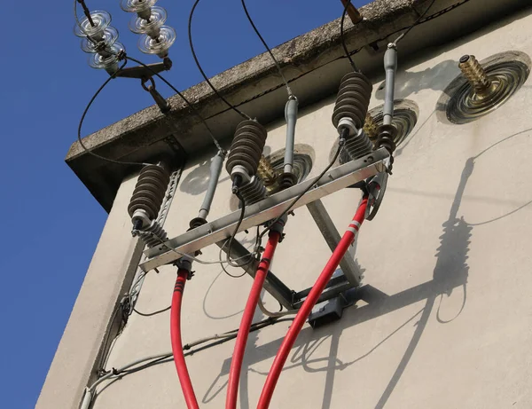 Collegamento Dei Cavi Elettrici Alta Tensione Una Sottostazione Elettrica Trasformazione — Foto Stock