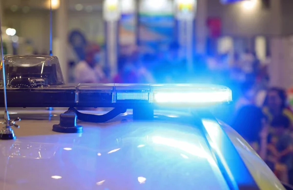 Piscar Azul Carro Polícia Cidade Durante Protesto — Fotografia de Stock