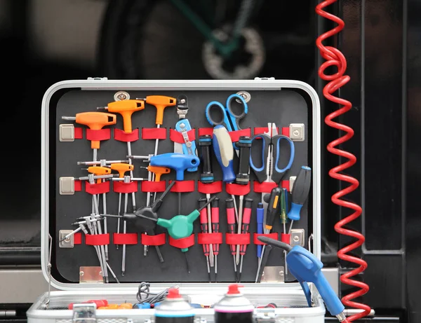 Caja Herramientas Con Muchos Destornilladores Llaves Allen Para Reparar Bicicletas — Foto de Stock