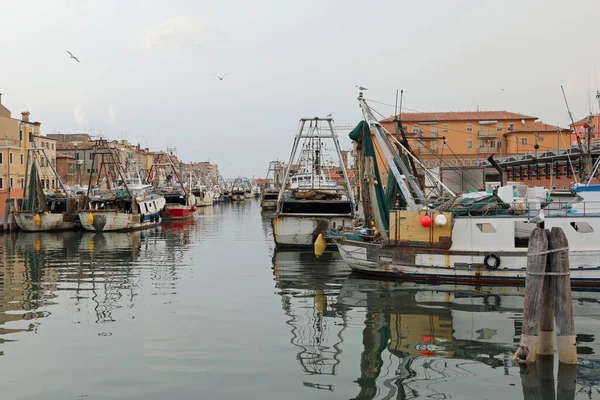 Molte Barche Pesca Nel Canale Navigabile Vicino Mare Adriatico Nel — Foto Stock