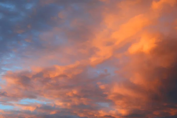 Cielo Azzurro Nuvole Con Colori Arancio Rosa Primavera Tramonto — Foto Stock