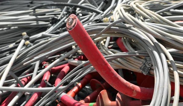 Červený Kabel Typu Rg7 Pro Přepravu Velmi Vysokého Napětí Skládku — Stock fotografie