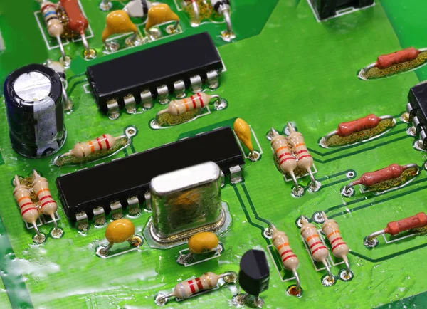 Circuito Electrónico Con Muchos Dispositivos Componentes Electrónicos Tales Como Resistencias —  Fotos de Stock