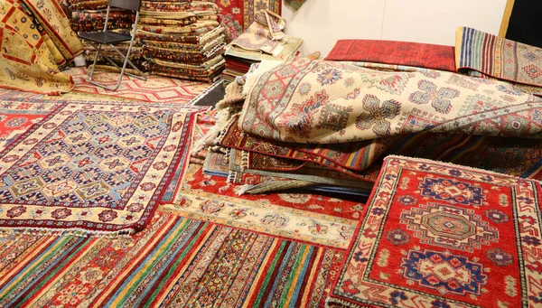 Carpet Shop Many Woolen Persian Rugs Colorful Geometric Designs People — Stock Photo, Image