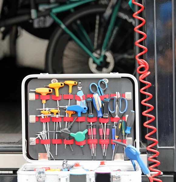 Cassetta Degli Attrezzi Molto Fornita Con Cacciaviti Pinze Pinze Forbici — Foto Stock