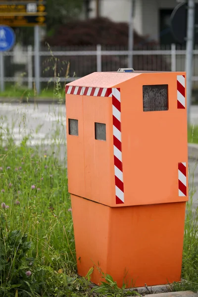 Bollard Κρυφή Κάμερα Και Κάμερα Ταχύτητας Για Την Καταγραφή Των — Φωτογραφία Αρχείου