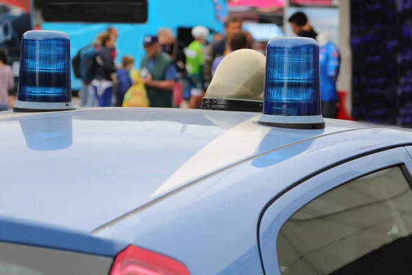 Dos Sirenas Azules Del Coche Policía Durante Rally Los Aficionados — Foto de Stock