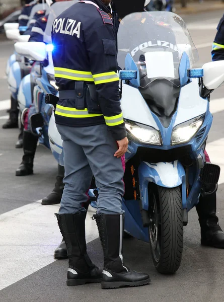 Policista Textem Polizia Což Znamená Policie Italském Jazyce Motocyklu Při — Stock fotografie