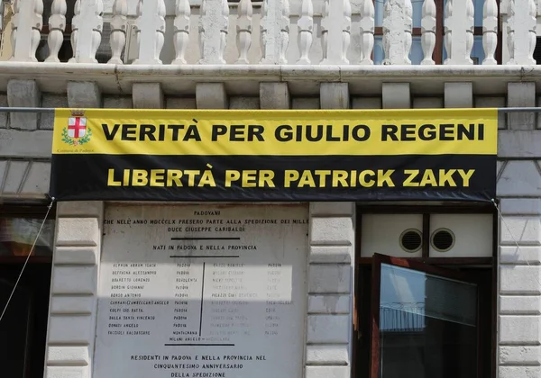 Padua Italien Juni 2022 Transparent Rathaus Mit Den Worten Wahrheit — Stockfoto