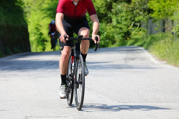 Radfahrer Mit Rennrad Bei Einem Radrennen Auf Den Asphaltierten Straßen — Stockfoto