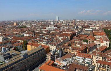 Kuzey İtalya 'da Torino şehrinde MOLE ANTONELLIANA adlı binadan evler ve saraylar