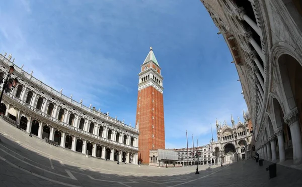 Широкий Вид Колокольню Святого Марка Острове Венеция Италии Южной Европе — стоковое фото