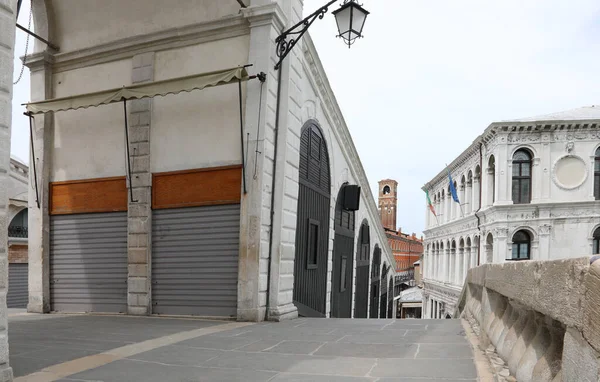 Unusual View Rialto Bridge Island Venice Shops Completely Closed People — Stock Photo, Image