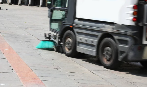 Intentionally Moved Moving Van Clean City Square Large Industrial Brushes — Stock Photo, Image