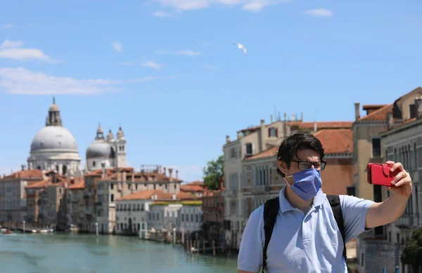Young Boy Glasses Taking Selfie Surgical Mask Lockdown Venice Italy — Photo
