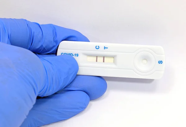 Doctor Glove Showing Positive Outcome Covid Swab Indicating Patient Suffering — 스톡 사진