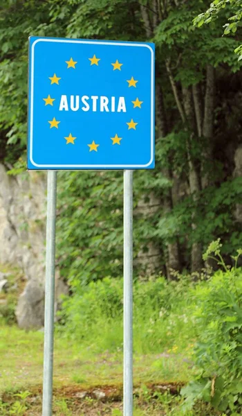 Assinar Com Áustria Escrita Italiano Fronteira Entre República Áustria Itália — Fotografia de Stock