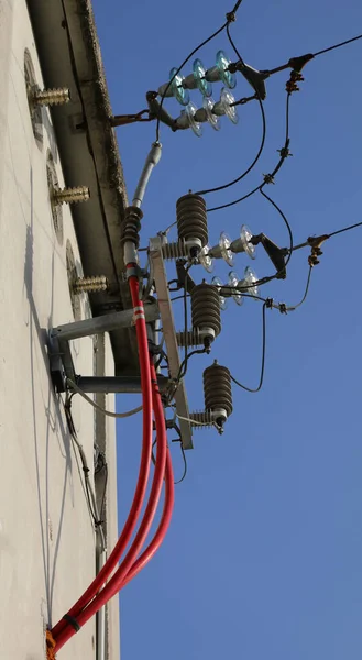 Szczegóły Dotyczące Dużych Kabli Elektrycznych Wysokiego Napięcia Podstacji Elektroenergetycznej Przemysłowej — Zdjęcie stockowe