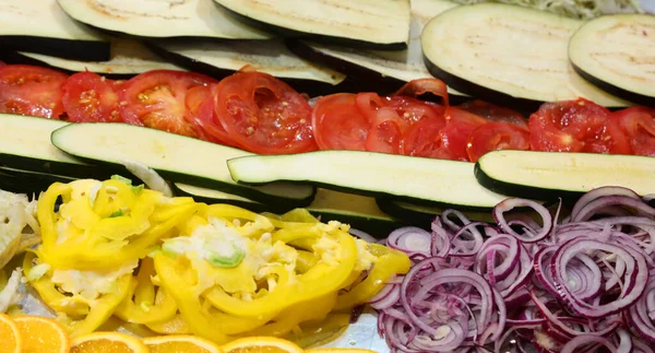 Assortment Finely Chopped Vegetables Serving Tray Restaurant Specializing Vegan Cuisine — Stock fotografie