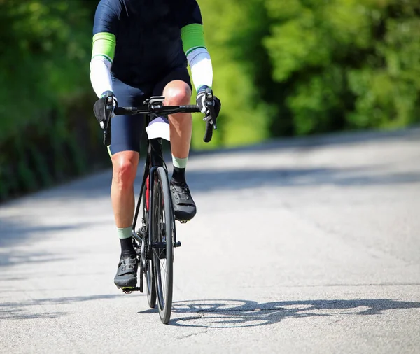 Cyclist Racing Bike Sportswear While Pedaling Asphalt Road City Intensive — Stock Photo, Image