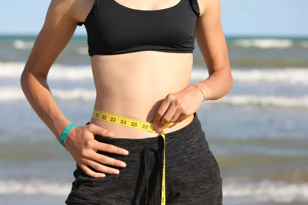 Belly Thin Girl While Measuring Her Waist Yellow Measuring Tape — Stockfoto