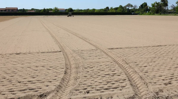 Completely Dry Arid Field Seedlings Tractor Tire Marks Due Terrible — Stockfoto