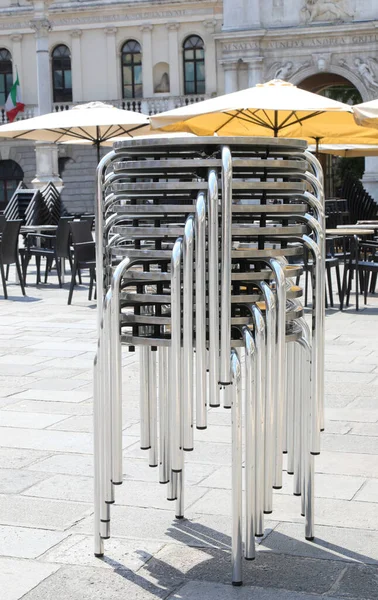 Heap Many Little Tables Pub European Square Lockdown City — Stockfoto