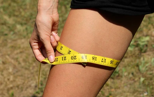 Young Slim Girl Teenager Measuring Her Thigh Leg Weight Loss — Stockfoto