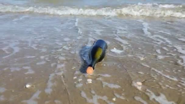 Bottle Secret Message Carried Waves Sea — Vídeo de Stock