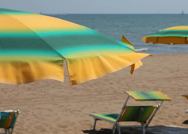 Yellow Green Umbrellas Sun Beach People — Stock Photo, Image